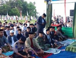 FOTO: Kapolsek Bontonompo Bersama Personel Melaksanakan Pengamanan dan Sholat Id di Wilayahnya