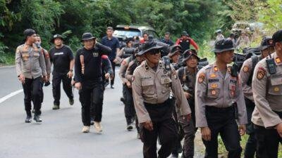 Ikuti Pembinaan Tradisi Pembaretan, Kapolres Gowa Jalan Kaki Bersama Bintara Remaja