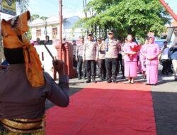 Tradisi Angngaru Hingga Jajar Kehormatan Sambut Kunker Kapolres dan Ketua Bhayangkari Cab. Gowa Ke Polsek Jajaran