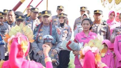 Ada Tarian Pa’duppa & Polisi Cilik Sambut Kedatangan Kapolres dan Ketua Bhayangkari Cab. Gowa di Polsek Parangloe