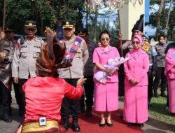 Kunjungan Kerja Ke Polsek Tinggimoncong, Angaru Dan Tari Paduppa Sambut Kedatangan Kapolres Gowa