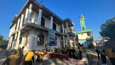Sambut Tahun Baru Islam 1 Muharram 1445, Polres Gowa Gelar Keja Bakti di 3 Masjid