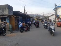 Tidak Gunakan Helm, Kasat Lantas Polres Gowa Tegur Para Pengantar Anak Sekolah