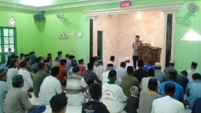 Sholat Jumat Bersama, Kapolsek Pallangga Beri Himbauan Kamtibmas Kepada Warga