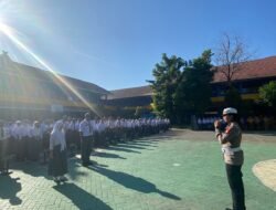 Pimpin Upacara Di SMAN 1 Gowa, Kasat Lantas Polres Gowa Sosialisasikan OPS Zebra 2023