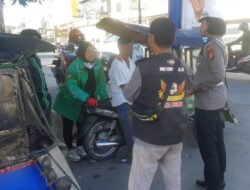 Sambut Operasi Zebra 2023, Satlantas Polres Gowa Gencar Berbagi Brosur Himbauan kepada para pengguna Jalan raya.