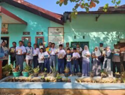 Polri Peduli Budaya Literasi, Polsek Bontonompo Bagikan Buku Ke Yayasan MA.Jabal Nur Balaburu