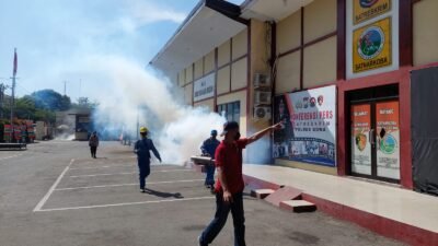 Gandeng Biddokkes Polda Sulsel, Siedokkes Polres Gowa Laksanakan Fogging di Lingkungan Polres Gowa