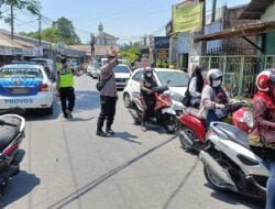 Respon Cepat, Kapolsek Somba Opu Turun Langsung Urai Kemacetan