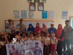 Wujud Peduli Literasi, Kapolsek Tompobulu Ratusan Buku Disumbangkan ke Siswa-Siswi SD Taipakodong