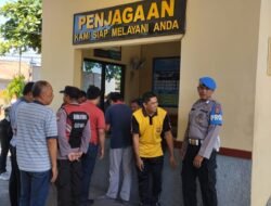 Bidpropam Polda Sulsel bersama Biddokkes Polda Sulsel Laksanakan tes Urine Kepada anggota Polsek Somba Opu.