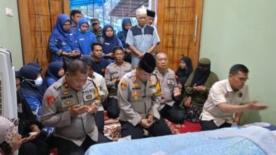 Sampaikan Belasungkawa, Kapolres Gowa Melayat ke Rumah Duka Anggota yang Meninggal