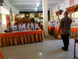 Cegah Kenakalan Remaja, Waka Polsek bersama Mahasiswa PPL Beri Penyuluhan Di Sekolah.