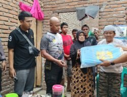 Bentuk Kepedulian, Personel Polsek Somba Opu Datangi Rumah Warga Yang Rusak Akibat Angin