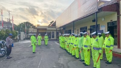 SIAP BERTUGAS, SAT LANTAS POLRES GOWA APEL PAKAI JAS HUJAN