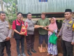 Jumat Berbagi, Kapolsek Manuju Gowa Gandeng Organisasi Pemuda Bagi-Bagi Sembako