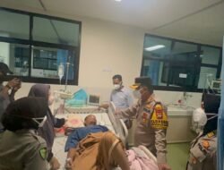 Kapolres Gowa Besuk Anggotanya Yang Terbaring Sakit di Rumah Sakit