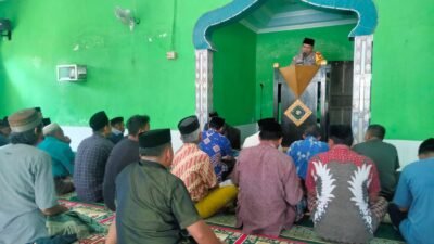 Shalat Jum’at Di Masjid Desa Jipang, Kapolsek Bontonompo Polres Gowa Gelar Jum’at Curhat