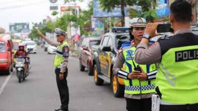 Kurangi Kemacetan Jelang Perayaan Tahun Baru 2024, Sat Lantas Polres Gowa Lakukan Pembatasan Kendaraan Truck Angkut Material