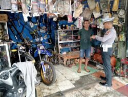 Sosialisasi Larangan Knalpot Brong, KBO Lantas Polres Gowa Kunjungi Toko dan Bengkel Sepeda Motor