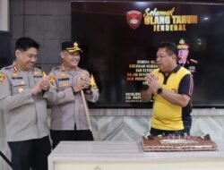 Kapolres Gowa Bersama Rombongan PJU Beri Kejutan Spesial di Hari Ultah Wakapolda Sulsel