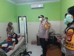 Kapolres Gowa Tunjukkan Kepedulian, Besuk Bhayangkari dan Anak Anggotanya yang sedang di Rawat di Rumah Sakit