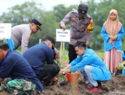 Kapolres Gowa, Hadiri Acara Penanaman Perdana Pisang Cavendish di Area Lahan Pertanian Pusdik Universitas Muhammadiyah Makassar