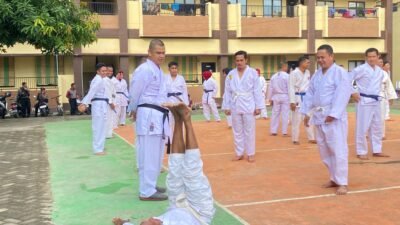 Kapolres Gowa Pimpin Drill Beladiri Polri di Lapangan Griya Bhayangkara Gowa