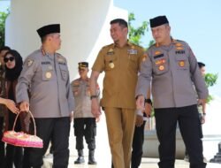 Kapolres Gowa Dampingi Kabaharkam Polri Ziarah ke Makam Pahlawan Nasional