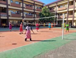 Turnamen Bola Voli Berbalut Daster: Meriahkan HUT Bhayangkara ke-78 di Polres Gowa