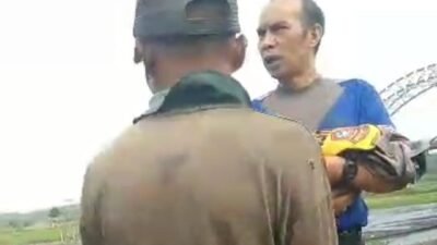 Menyentuh, Aipda Hendra Lepas Seragam Demi Evakuasi Jasad Bayi Yang Dibuang