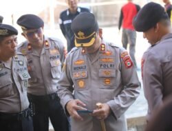 Pastikan Personel Bebas dari Judi Online, Kapolres Gowa Lakukan Pengecekan Mendadak Terhadap Ponsel Personelnya