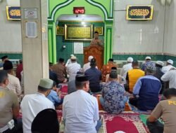 Usai Shalat Jumโat Berjamaah, Kapolsek Somba Opu Sampaikan Pesan-Pesan Kamtibmas.