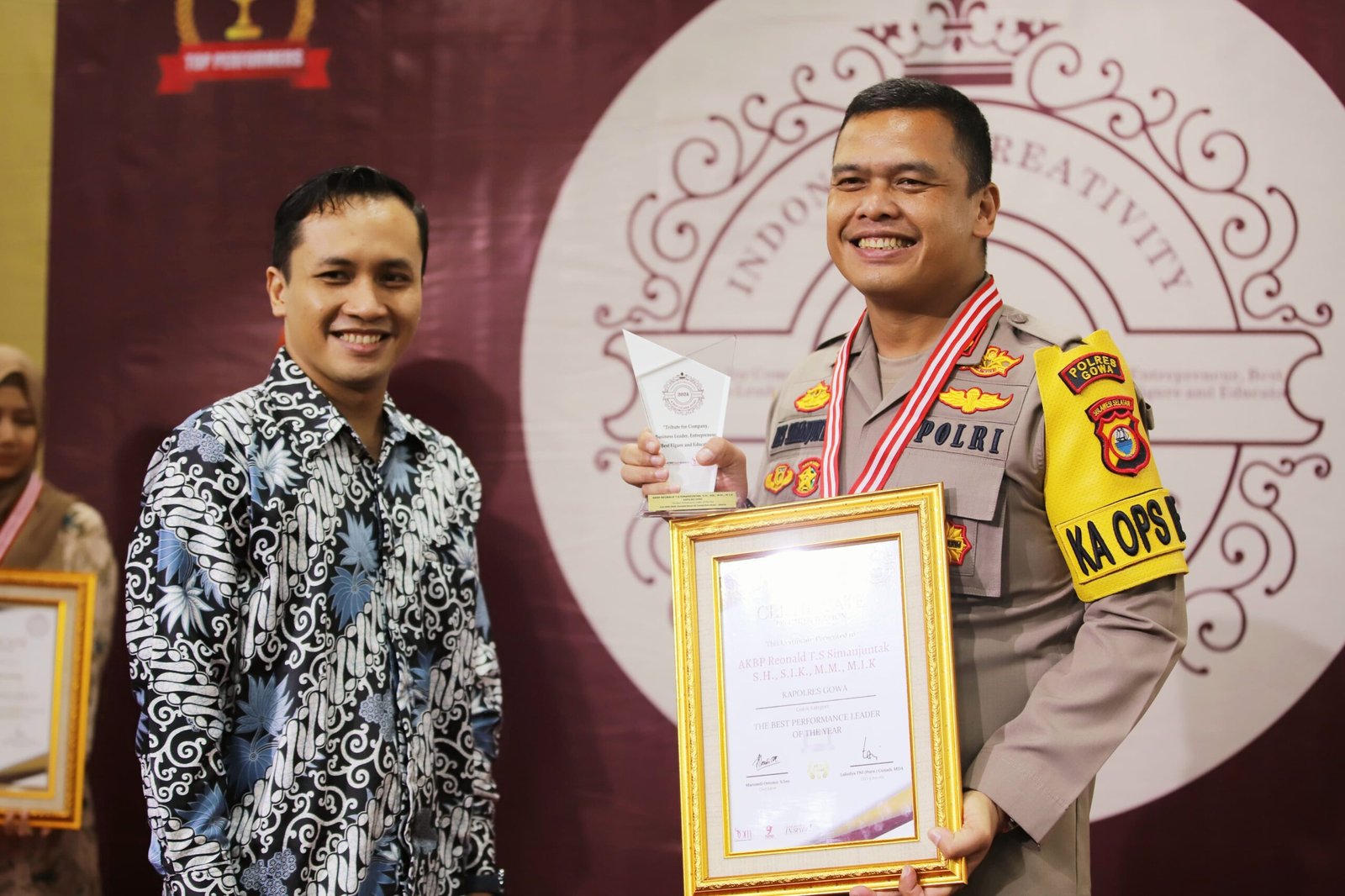 Kapolres Gowa Raih Penghargaan “THE BEST PERFORMANCE LEADER OF THE YEAR”