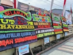 Puncak HUT Bhayangkara ke-78, Polsek Somba Opu Dibanjiri Karangan Bunga.