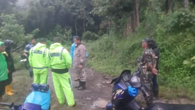 Kapolres Gowa Tinjau Lokasi Bencana Tanah Longsor di Desa Tabbinjai