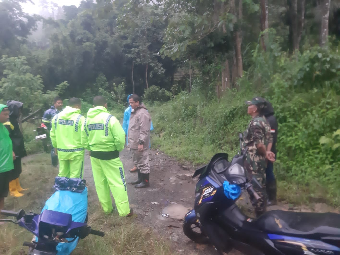 Kapolres Gowa Tinjau Lokasi Bencana Tanah Longsor di Desa Tabbinjai