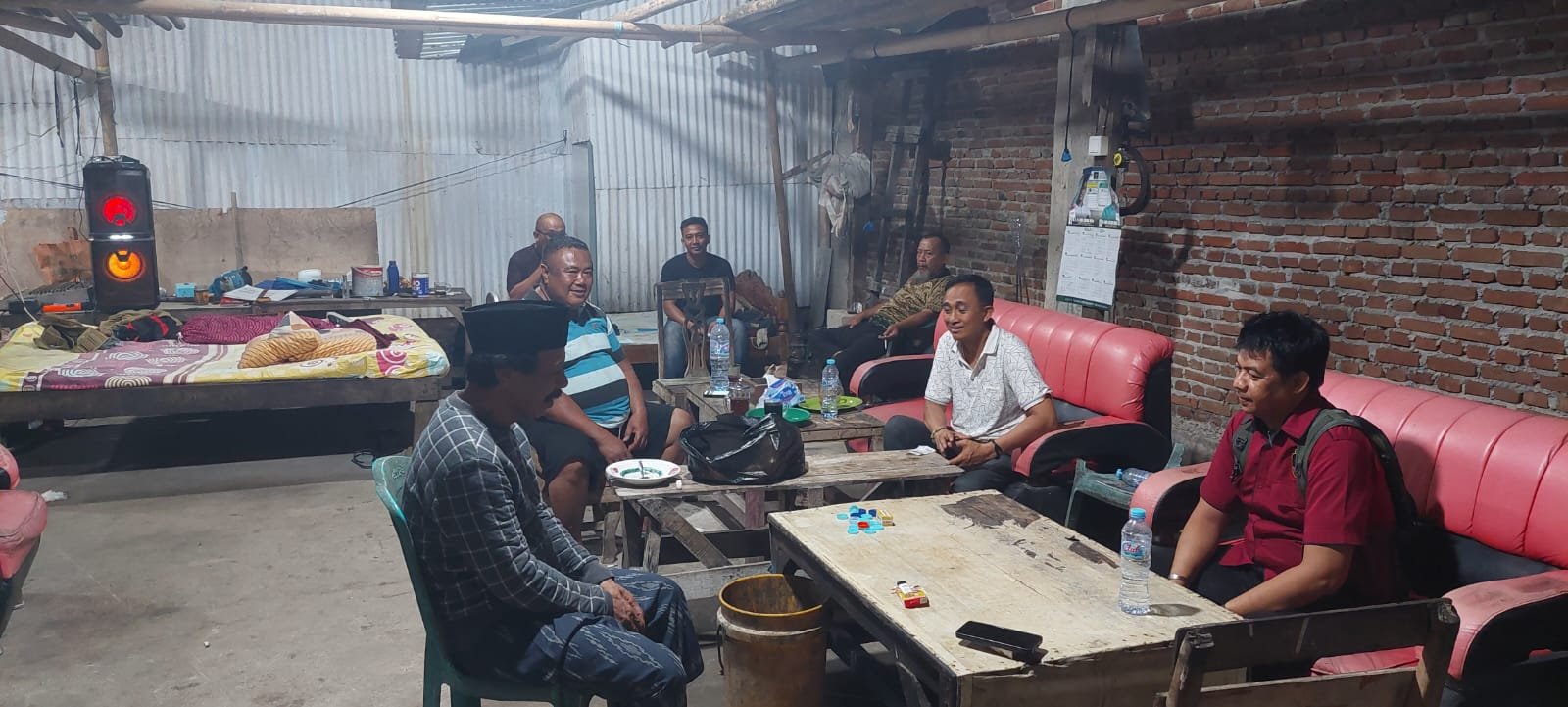 Jalin Silaturahmi, Kapolsek Somba Opu sambangi Tokoh Masyarakat.