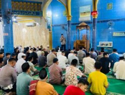 Sholat Jumat Bersama, Kapolsek Somba Opu Beri Himbauan Kamtibmas Kepada Warga.