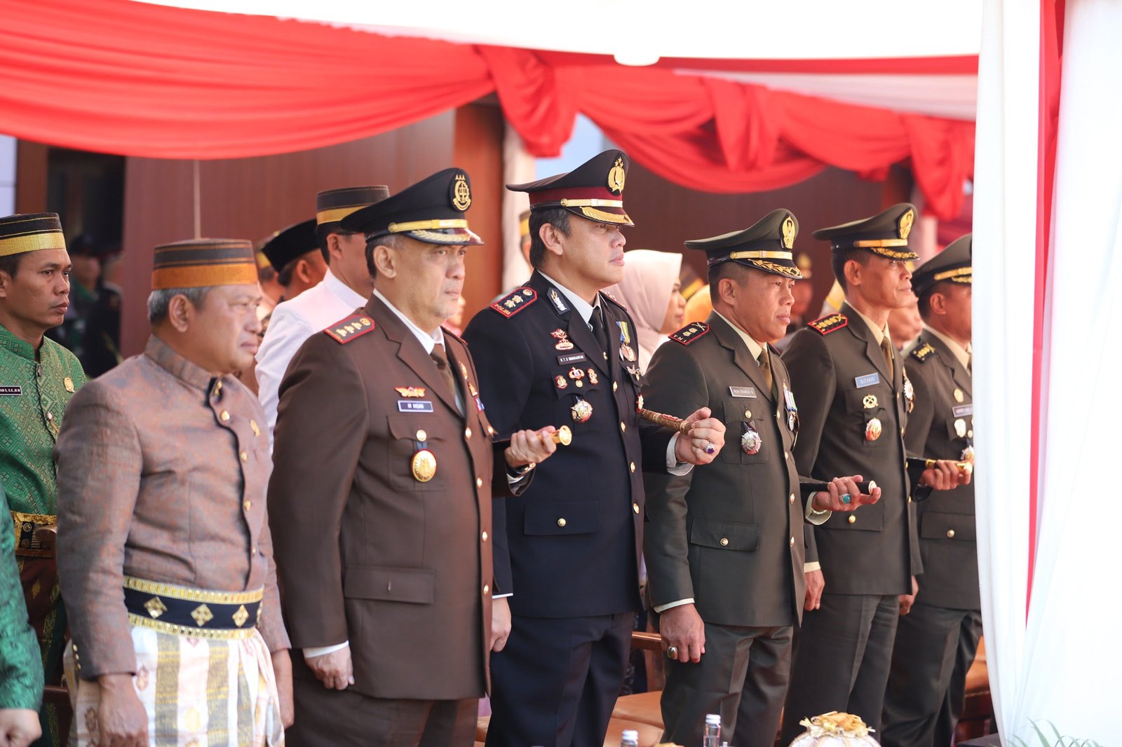 Kapolres Gowa Bersama Ketua Bhayangkari dan PJU Hadiri Upacara HUT RI Ke-79