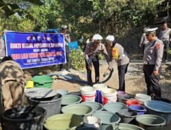 Hadapi Musim Kemarau, Satlantas Polres Gowa Berbagi Air Bersih Ke Warga