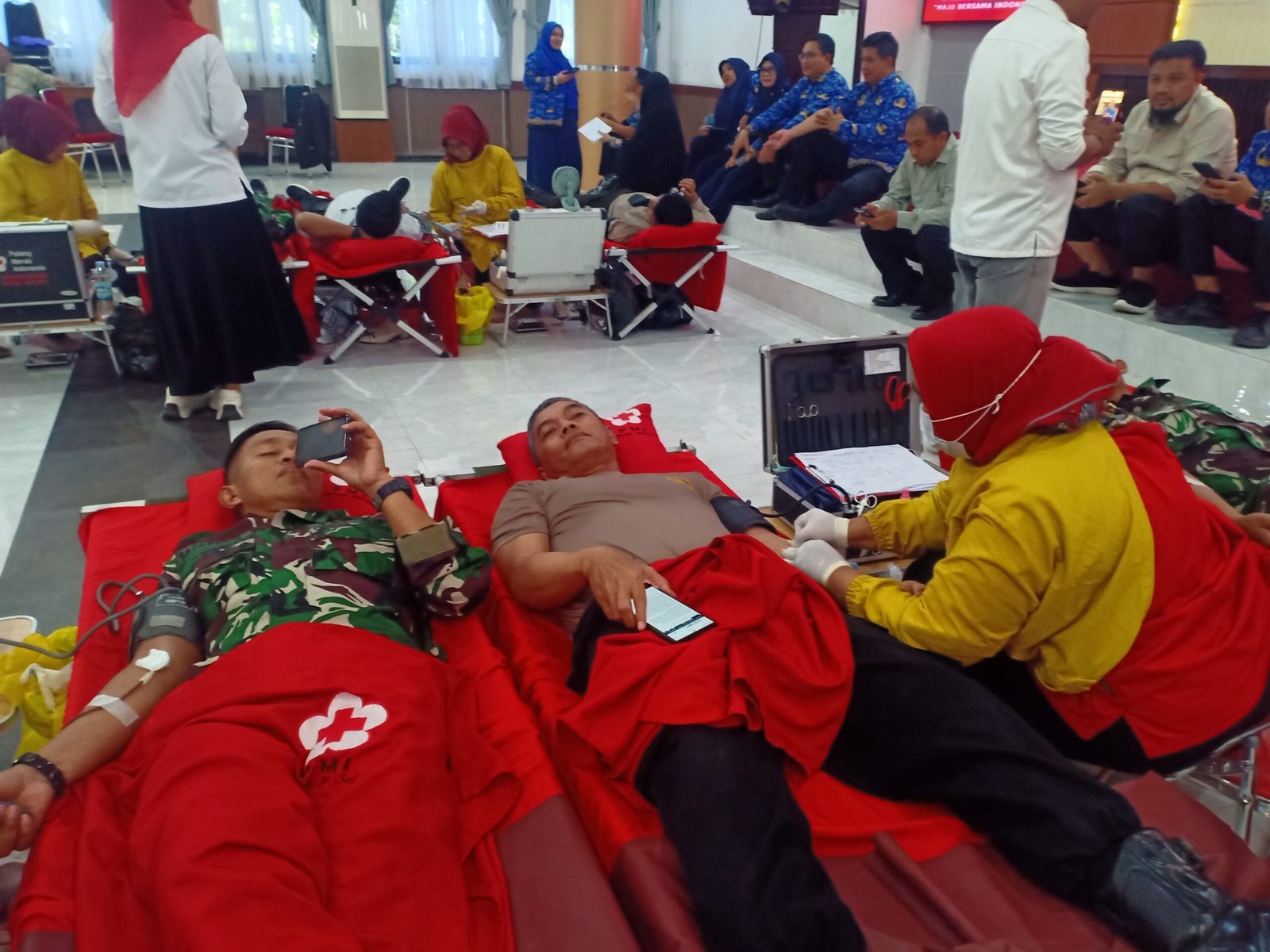 Personel Polres Gowa Ikuti Donor Darah Peringati 96 Tahun Sumpah Pemuda