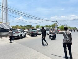 Polwan Polres Gowa Laksanakan Pengamanan Masjid Saat Shalat Jumat di Kecamatan Somba Opu