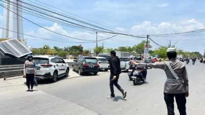 Polwan Polres Gowa Laksanakan Pengamanan Masjid Saat Shalat Jumat di Kecamatan Somba Opu