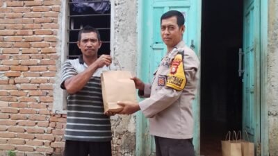 Wujud Peduli, Polsek Manuju Gelar Jumat Berbagi Ke Warga Prasejahtera