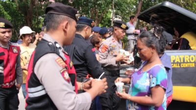 Personel Sat Samapta Polres Gowa & Sat Brimob Polda Sulsel Temui Warga Dijalan, Ada Apa?