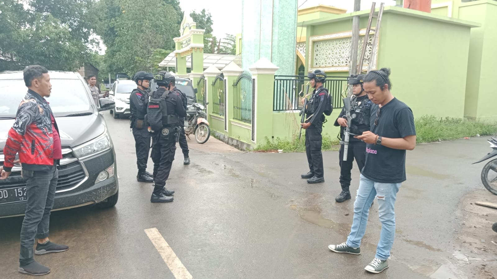 Polsek Bajeng dan Brimob Polda Sulsel Amankan Kampanye Tatap Muka Cawabup Gowa Nomor Urut 1