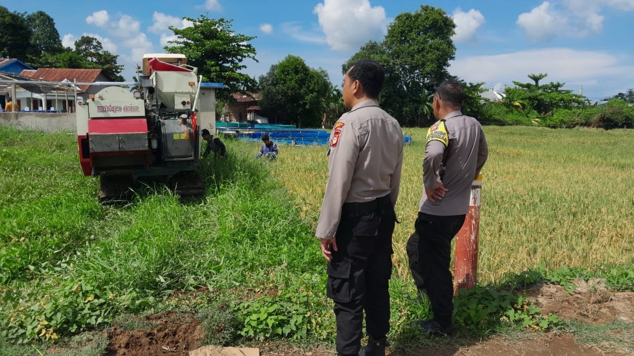 Dukung Ketahanan Pangan Nasional, Polsek Pallangga Sambangi Petani Dan Peternak Ikan