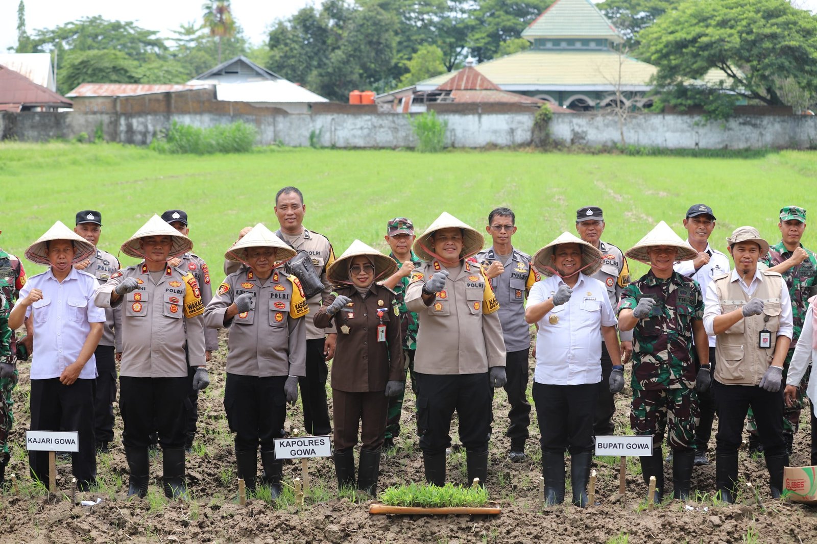 Kapolres Gowa Ikuti Penanaman Serentak Program Ketahanan Pangan Secara Daring