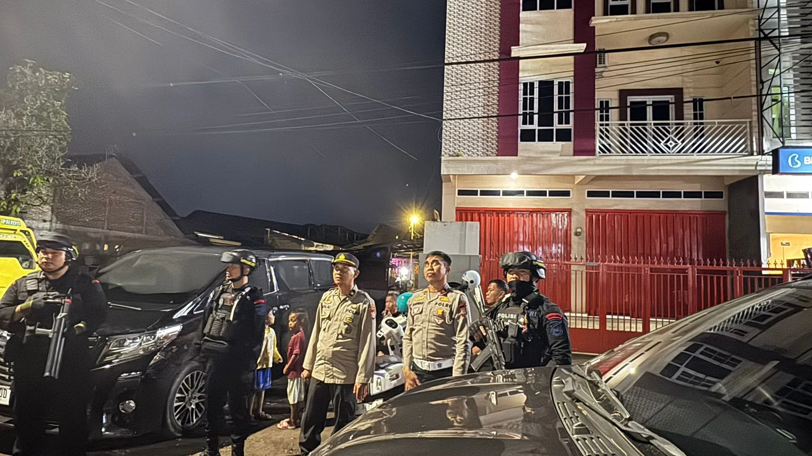 Polsek Somba Opu Bersama Sat Brimob BKO Polres Gowa Amankan Kampanye Paslon Bupati dan Wabup